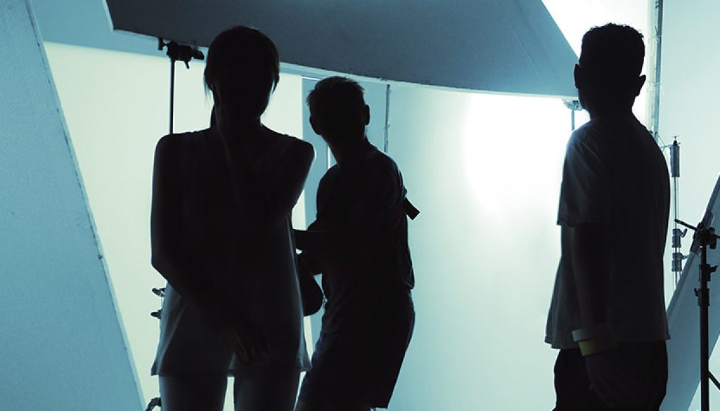 AMAZING Natural Light Portraits in a Garage? AMAZING Natural Light Portraits in a Garage?